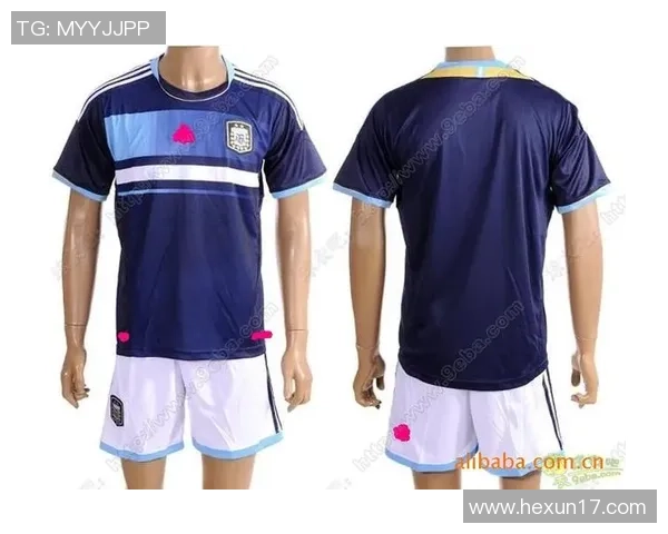 足球球星限量版T恤男款女款时尚潮流设计展现个性运动魅力